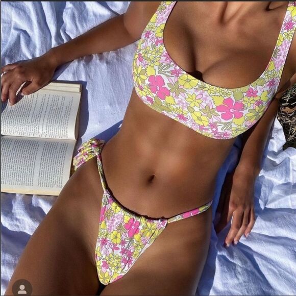 NWT Frankies Bikini’s Connor bikini top in Mai tai floral - Picture 1 of 9